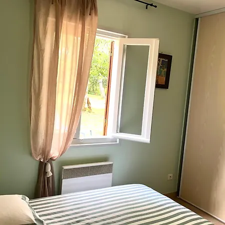 Maison En Forêt, Calme, Proche Village Et Piste Cyclable - Meublé 3 étoiles * Uza